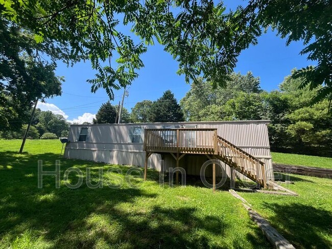 property at 5 Jesse Ln