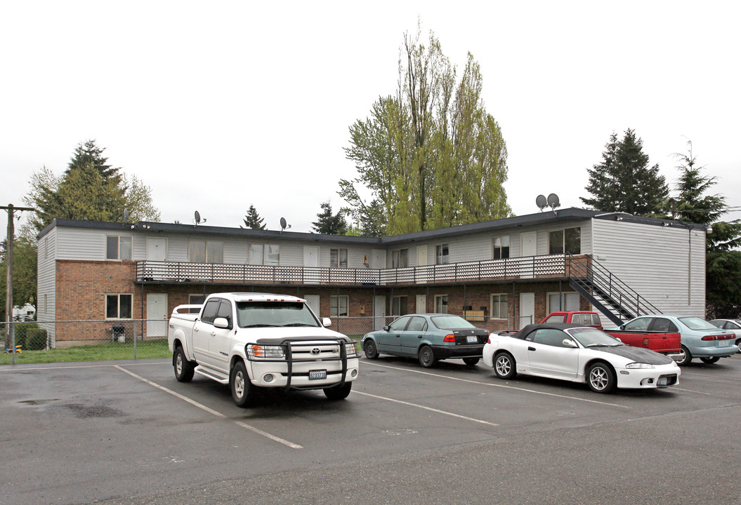 Angle Crest Apartments in Seatac, WA - Building Photo