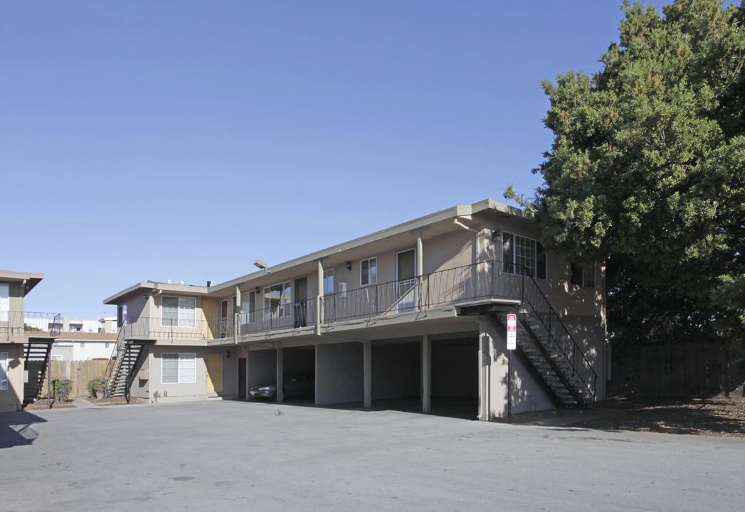 2377-2397 Clarke Ave in East Palo Alto, CA - Building Photo