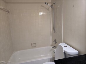 2660 Kings Lake Blvd in Naples, FL - Building Photo - Building Photo