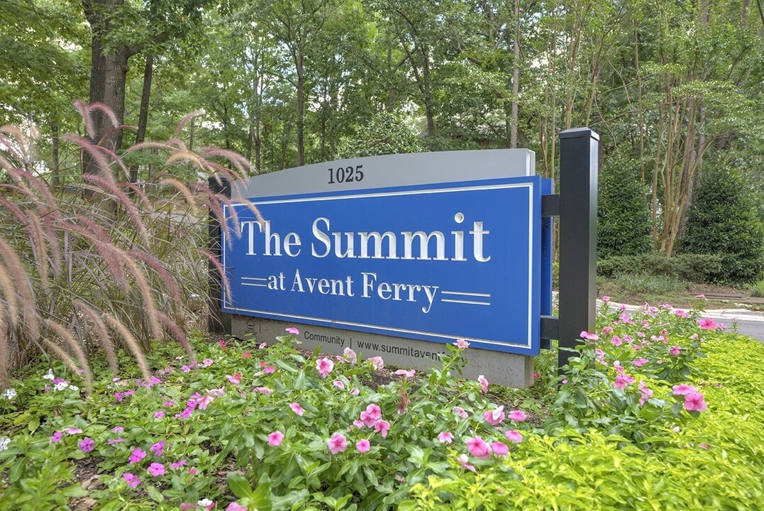 The Summit at Avent Ferry in Raleigh, NC - Building Photo