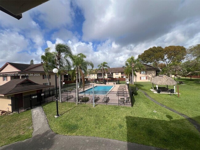 11229 SW 88th St in Miami, FL - Building Photo - Building Photo