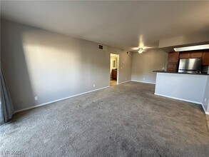 1455 E Katie Ave, Unit C13 in Las Vegas, NV - Building Photo - Building Photo