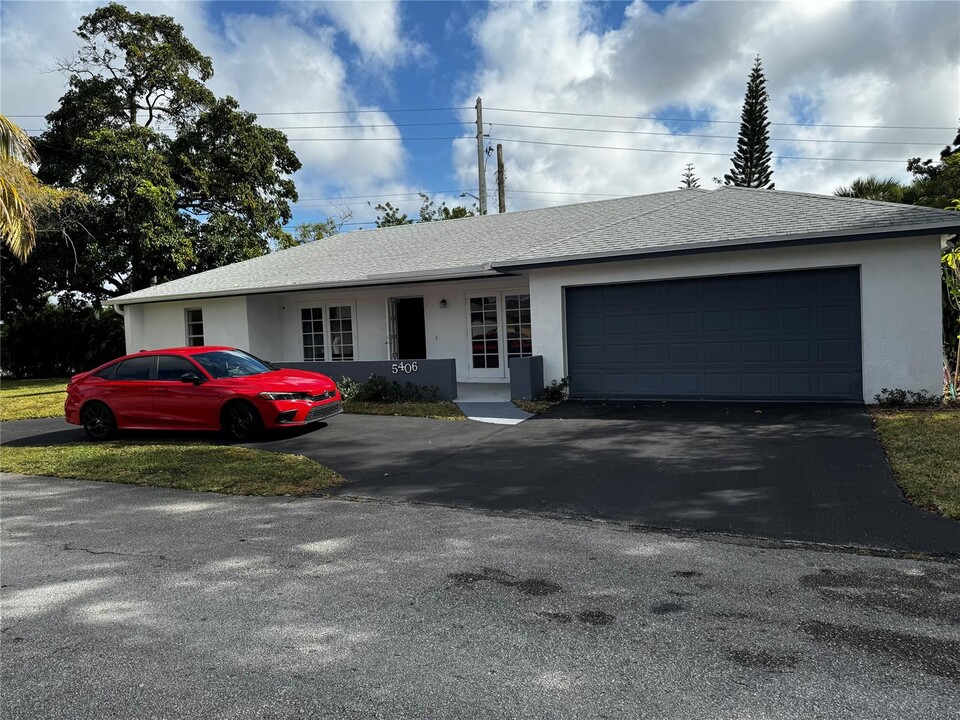 5406 Bayberry Ln in Tamarac, FL - Building Photo