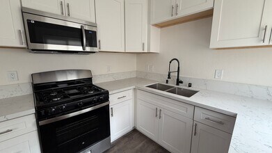 221-223 E Mead St in San Jacinto, CA - Building Photo - Building Photo