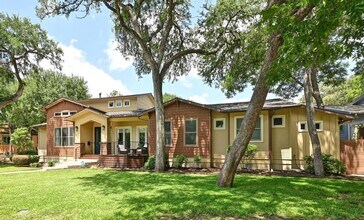 8 Scott Crescent in Austin, TX - Building Photo - Building Photo