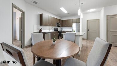 10051 Perimeter Station Dr, Unit 2-103 in Charlotte, NC - Foto de edificio - Building Photo