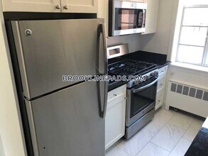 70 St Paul St in Brookline, MA - Building Photo - Building Photo