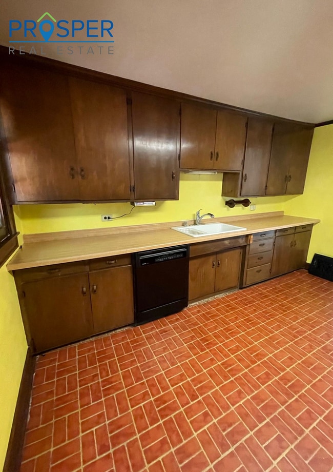 property at 532 Broadway St