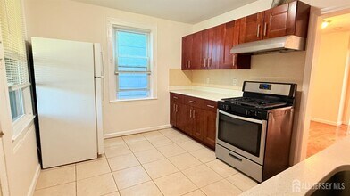 660 Charles St in Perth Amboy, NJ - Building Photo - Building Photo