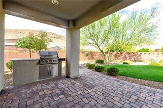 7017 Pearl Hilltop Ct in Las Vegas, NV - Building Photo - Building Photo