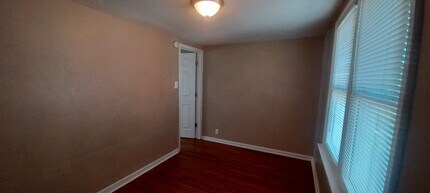 1224 E Miller St, Unit B in Jefferson City, MO - Building Photo - Building Photo