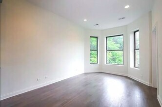 2852 W Shakespeare Ave in Chicago, IL - Building Photo - Building Photo