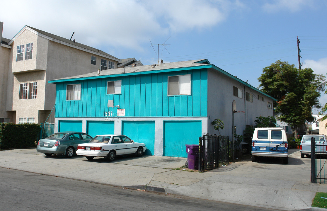 1537 Locust Ave in Long Beach, CA - Building Photo