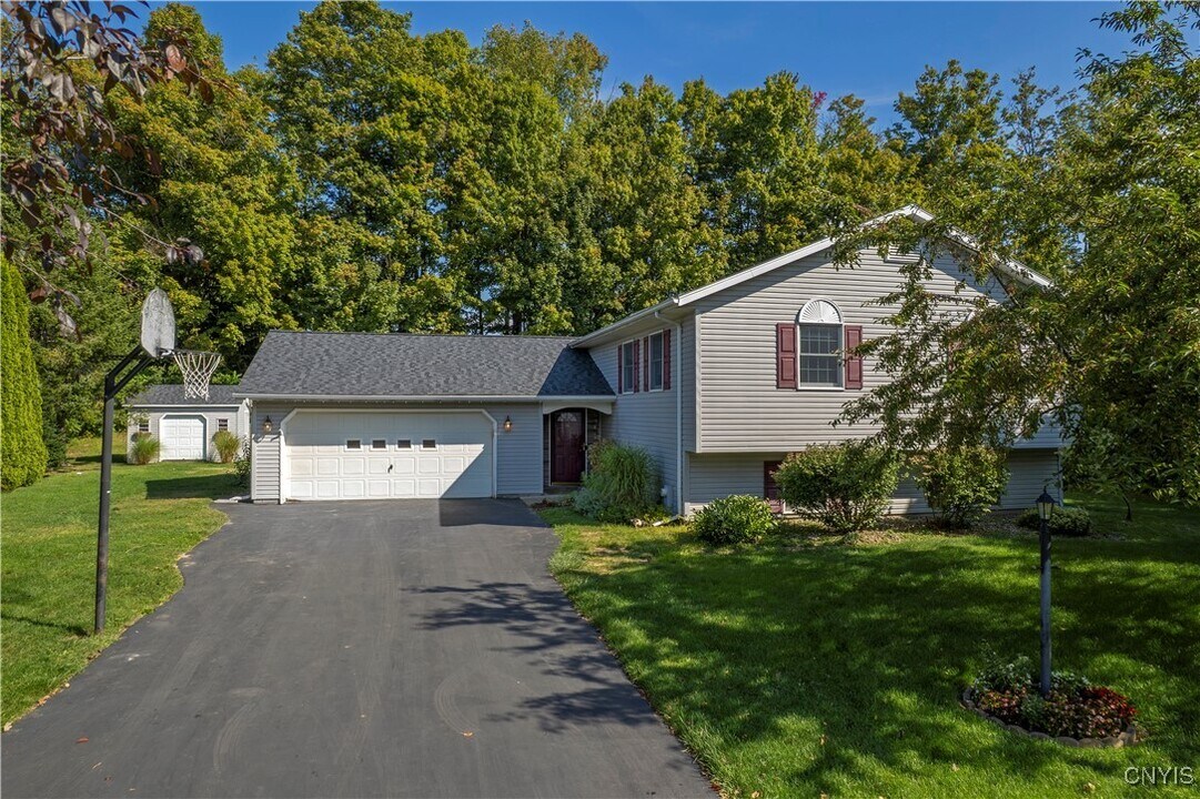 58 Family Cir in Lee Center, NY - Building Photo