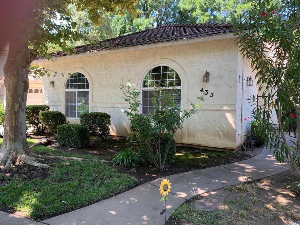 435 Mission Santa Fe Cir in Chico, CA - Building Photo