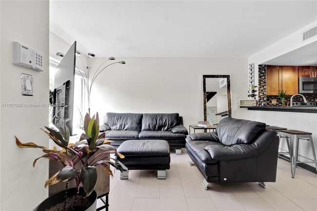 8660 NW 6th Ln in Miami, FL - Building Photo - Building Photo