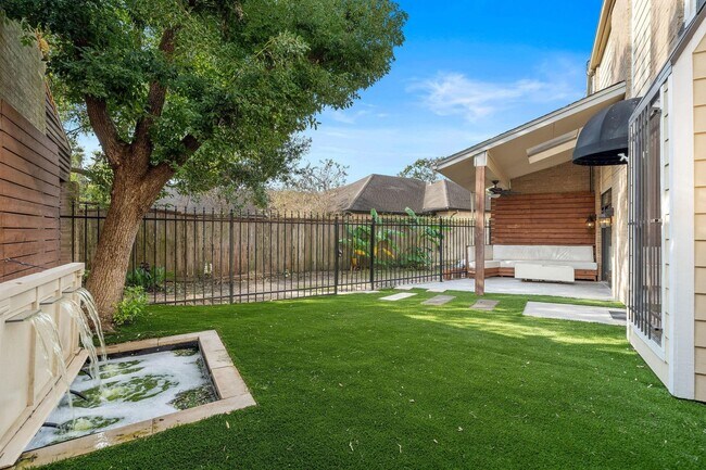 1111 Potomac Dr in Houston, TX - Building Photo - Building Photo