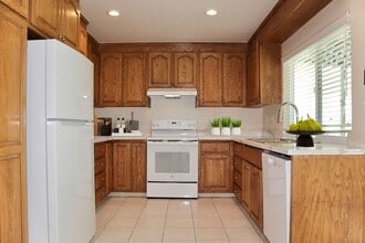33057 Compton Ct in Union City, CA - Building Photo - Building Photo