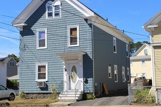 9 Bowditch St, Unit #2 in Peabody, MA - Foto de edificio - Building Photo