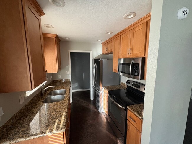 550 W H St in Dixon, CA - Building Photo - Building Photo