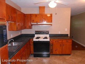 1641 Airport Dr in Tallahassee, FL - Building Photo - Building Photo
