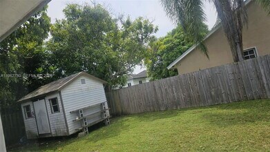 17230 SW 93rd Ave in Palmetto Bay, FL - Building Photo - Building Photo