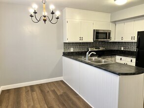 303 E Montcastle Dr in Greensboro, NC - Building Photo - Building Photo