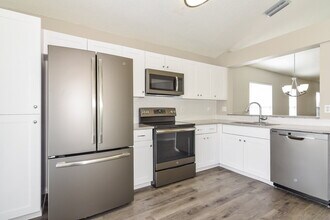 22649 St Thomas Cir in Lutz, FL - Building Photo - Building Photo