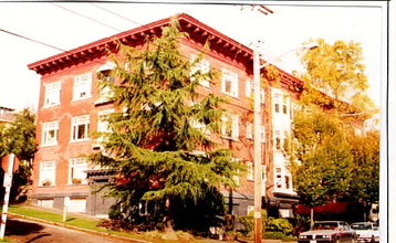 Littlefield Apartments in Seattle, WA - Building Photo - Building Photo