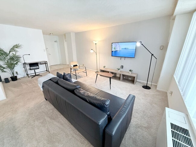 2111 Richmond Hwy, Unit GO FL9-ID1022406P in Arlington, VA - Building Photo - Building Photo