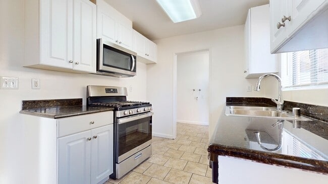 20251 Cohasset St in Los Angeles, CA - Building Photo - Building Photo