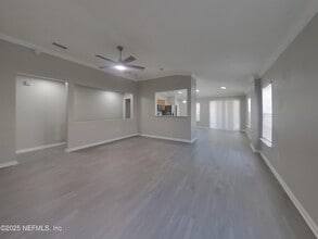 76384 Deerwood Dr in Yulee, FL - Foto de edificio - Building Photo