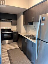 275-B275 Larch St in Waterloo, ON - Building Photo - Building Photo