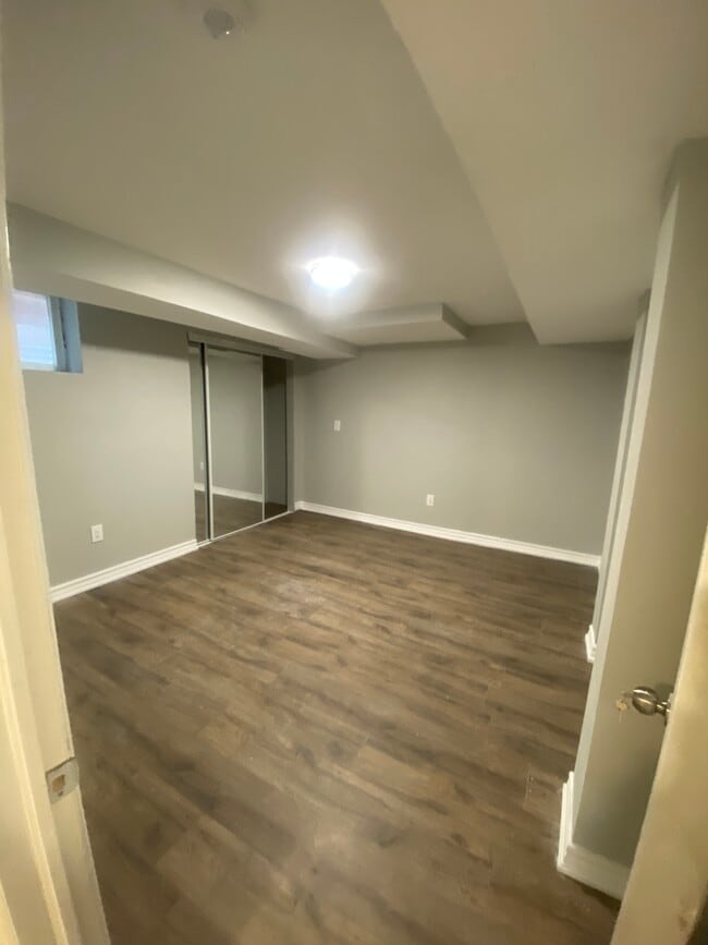 15 Tanvalley Dr in Brampton, ON - Building Photo - Building Photo