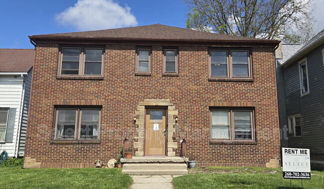 property at 1033 Edgewater Ave