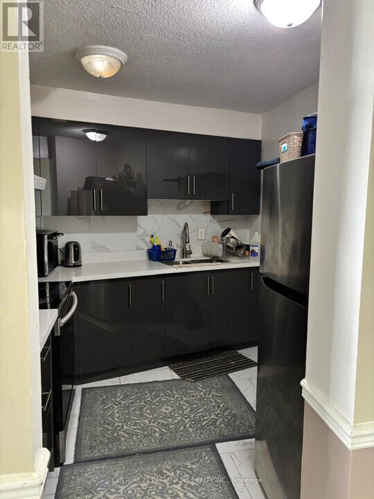 50 Mississauga Vly Blvd in Toronto, ON - Building Photo