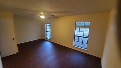 3803 O B Crowe Dr in Dallas, TX - Building Photo - Building Photo