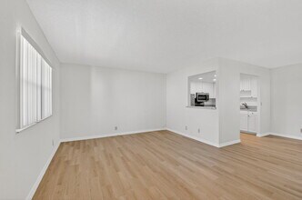 51 Flanders B in Delray Beach, FL - Building Photo - Building Photo