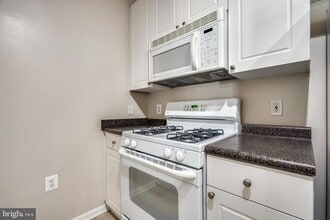 9486 Virginia Center Blvd, Unit 316 in Vienna, VA - Building Photo - Building Photo