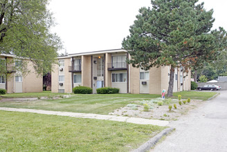 Coolidge Oaks Apartments in Oak Park, MI - Building Photo - Building Photo