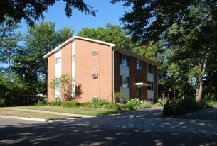 141 Spartan Ave in East Lansing, MI - Building Photo