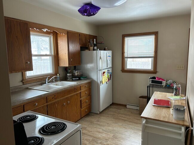 720 W Maple St, Unit 720 in River Falls, WI - Foto de edificio - Building Photo