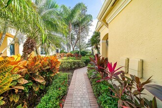 114 Palm Point Cir in Palm Beach Gardens, FL - Building Photo - Building Photo