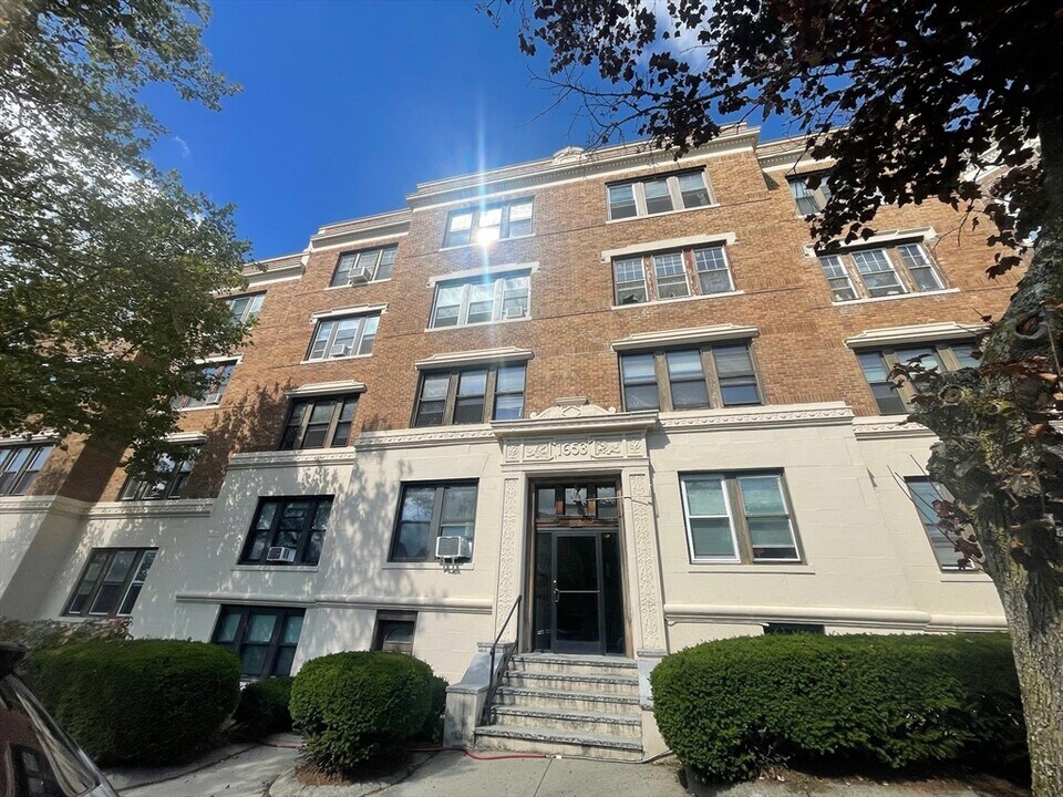 1653 Commonwealth Ave in Boston, MA - Building Photo