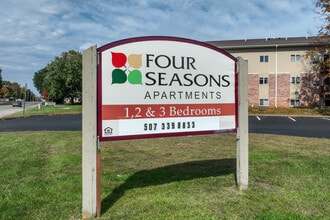 Four Seasons Apartments in Faribault, MN - Foto de edificio - Building Photo