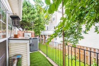 18106 Royal Bonnet Cir in Gaithersburg, MD - Building Photo - Building Photo