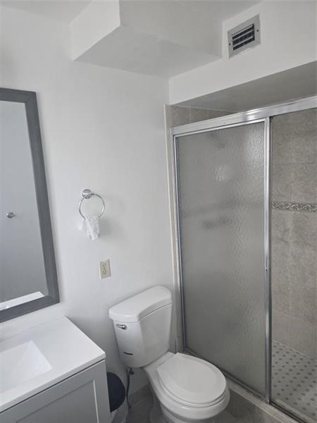 2800 Somerset Dr in Lauderdale Lakes, FL - Building Photo - Building Photo