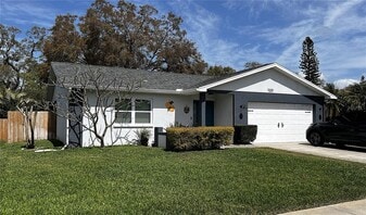 1520 Coastal Pl in Dunedin, FL - Building Photo