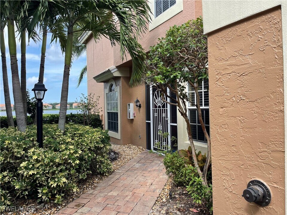 28068 Cavendish Ct in Bonita Springs, FL - Building Photo
